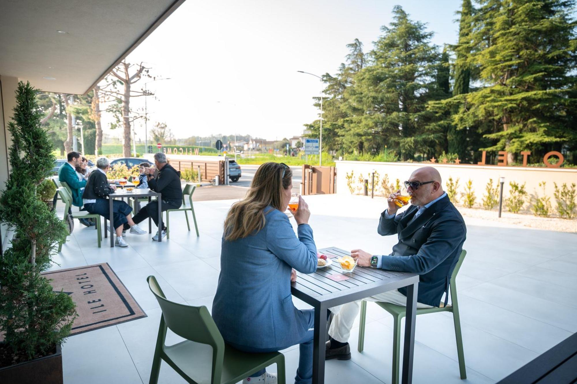 Ile Hotel Peschiera del Garda Zewnętrze zdjęcie